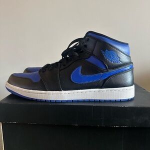 Jordan 1 Mid Hyper Royal - Size 13